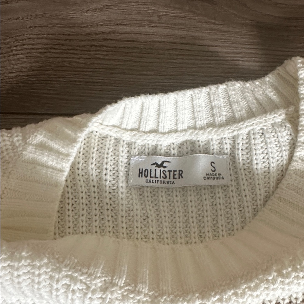 Hollister Cream Knit Sweater - Picture 2 of 2